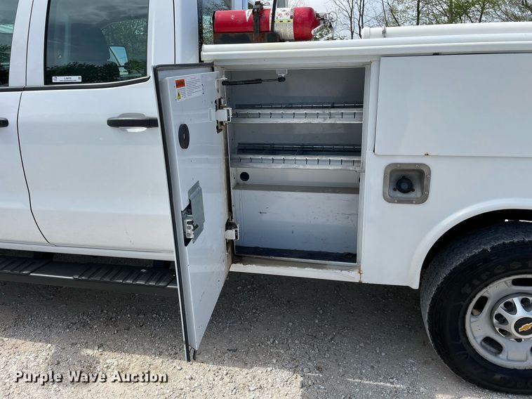 image for item LJ9632 2018 Chevrolet Silverado 2500HD  Double Cab utility bed pickup truck