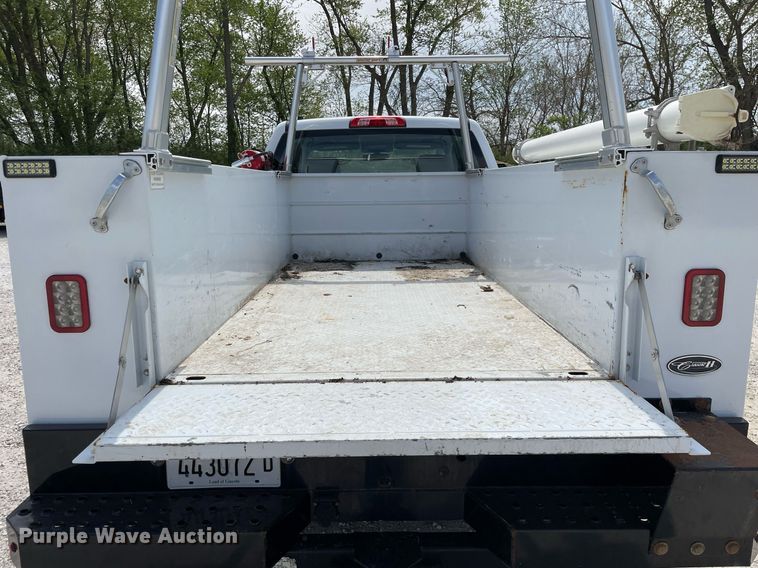 image for item LJ9632 2018 Chevrolet Silverado 2500HD  Double Cab utility bed pickup truck