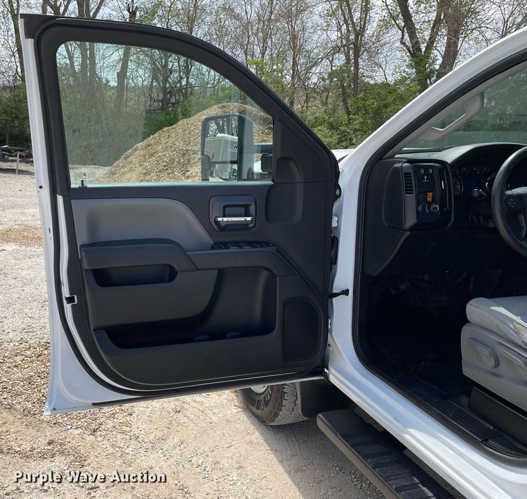 image for item LJ9632 2018 Chevrolet Silverado 2500HD  Double Cab utility bed pickup truck