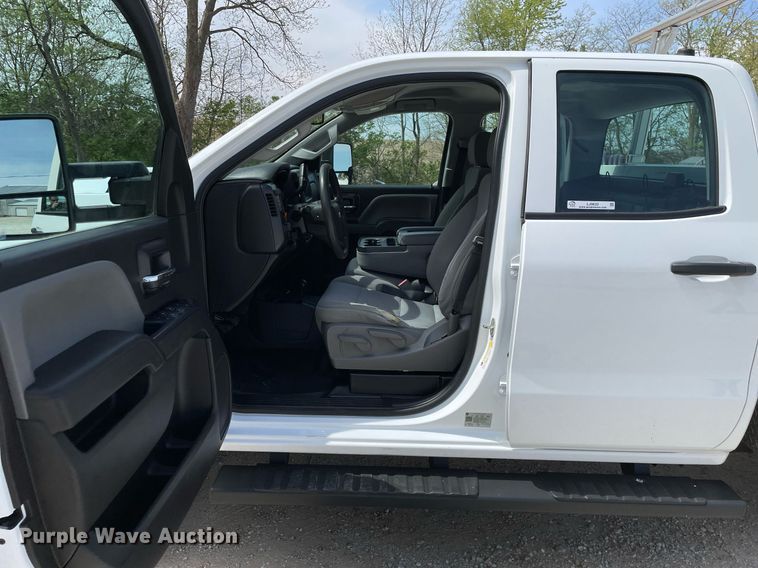 image for item LJ9632 2018 Chevrolet Silverado 2500HD  Double Cab utility bed pickup truck