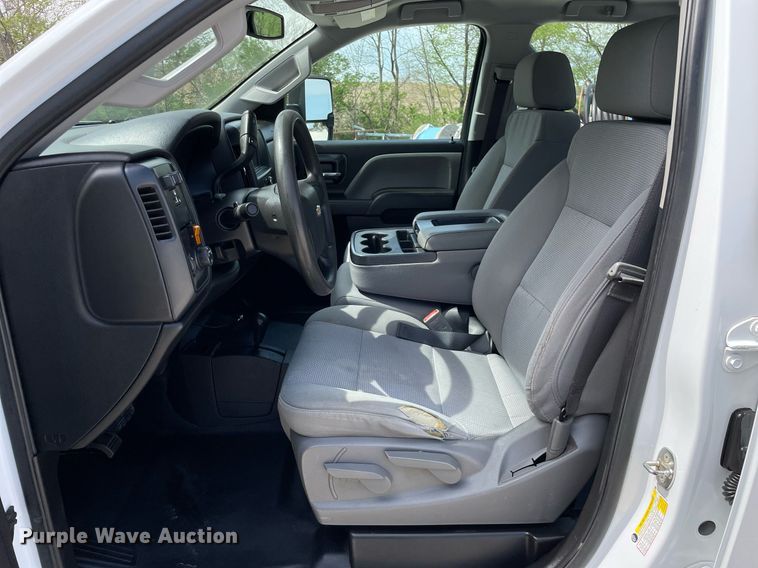 image for item LJ9632 2018 Chevrolet Silverado 2500HD  Double Cab utility bed pickup truck