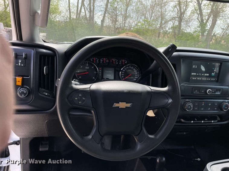 image for item LJ9632 2018 Chevrolet Silverado 2500HD  Double Cab utility bed pickup truck