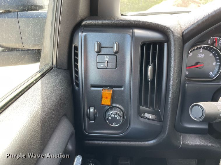 image for item LJ9632 2018 Chevrolet Silverado 2500HD  Double Cab utility bed pickup truck