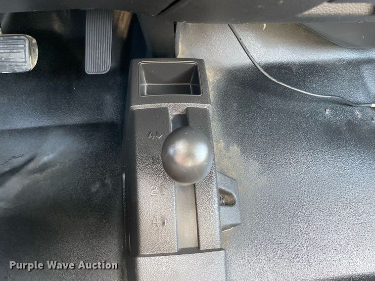 image for item LJ9632 2018 Chevrolet Silverado 2500HD  Double Cab utility bed pickup truck