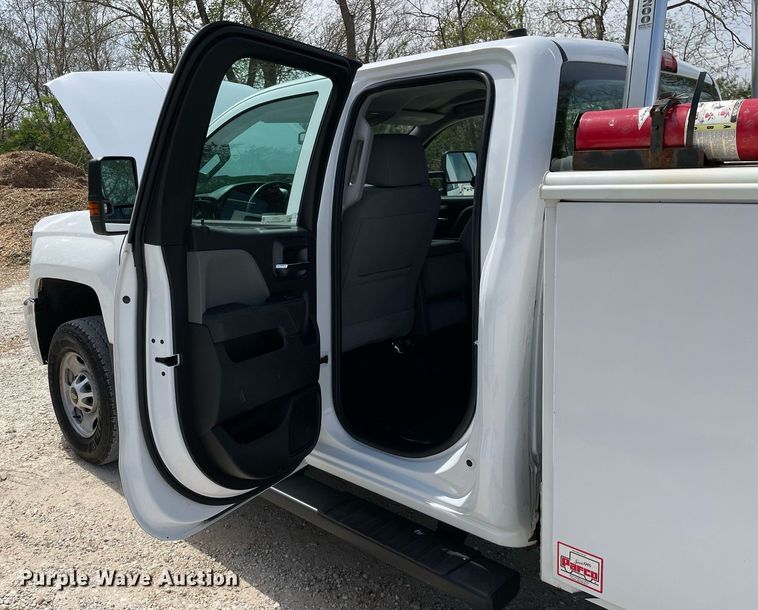 image for item LJ9632 2018 Chevrolet Silverado 2500HD  Double Cab utility bed pickup truck