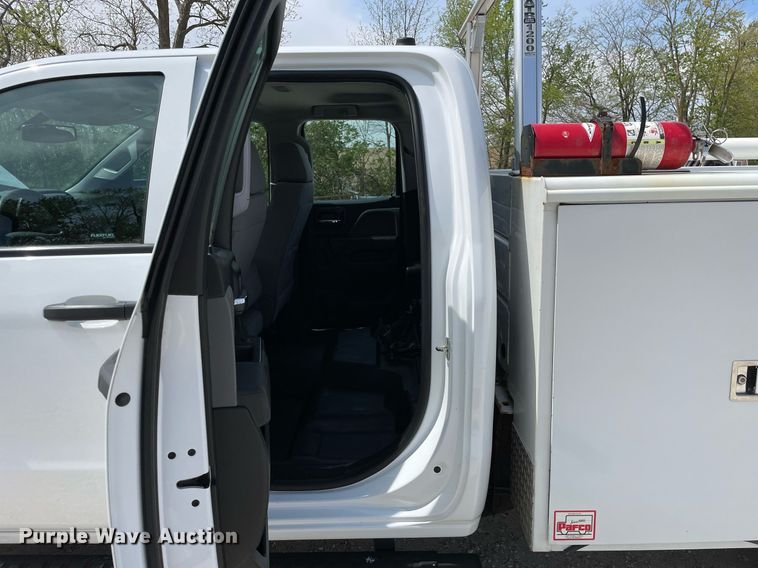 image for item LJ9632 2018 Chevrolet Silverado 2500HD  Double Cab utility bed pickup truck