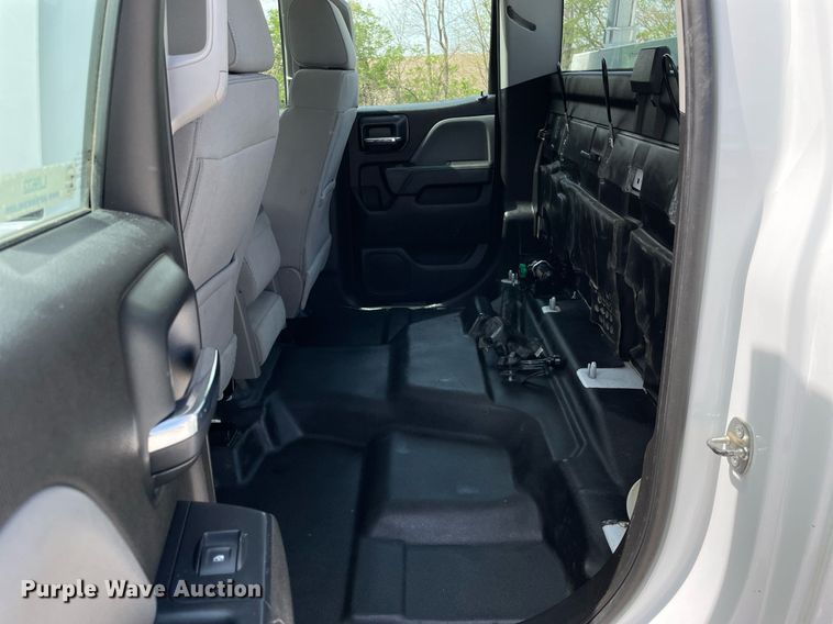 image for item LJ9632 2018 Chevrolet Silverado 2500HD  Double Cab utility bed pickup truck