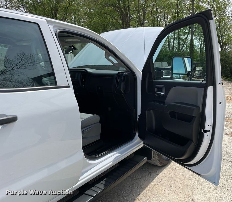 image for item LJ9632 2018 Chevrolet Silverado 2500HD  Double Cab utility bed pickup truck