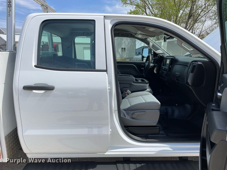 image for item LJ9632 2018 Chevrolet Silverado 2500HD  Double Cab utility bed pickup truck