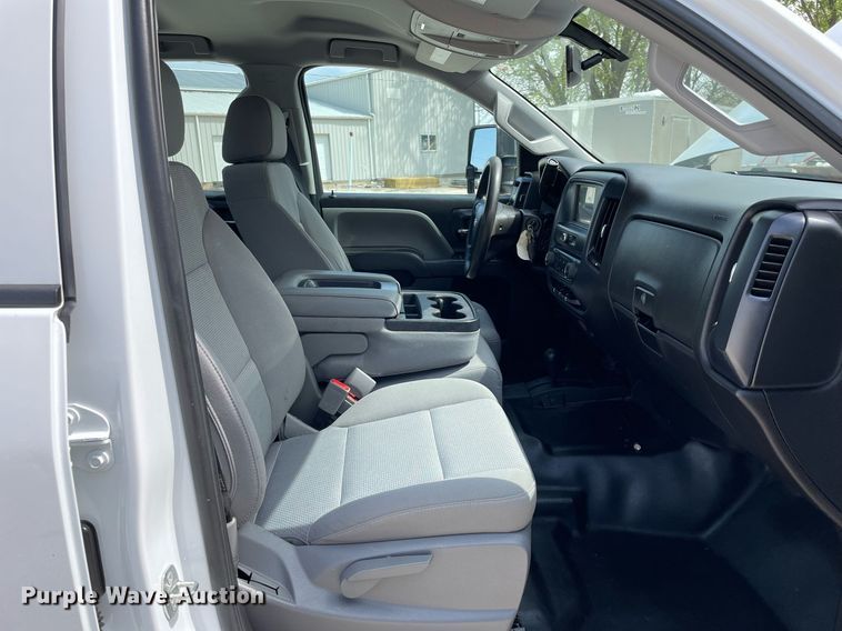 image for item LJ9632 2018 Chevrolet Silverado 2500HD  Double Cab utility bed pickup truck