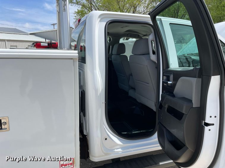 image for item LJ9632 2018 Chevrolet Silverado 2500HD  Double Cab utility bed pickup truck