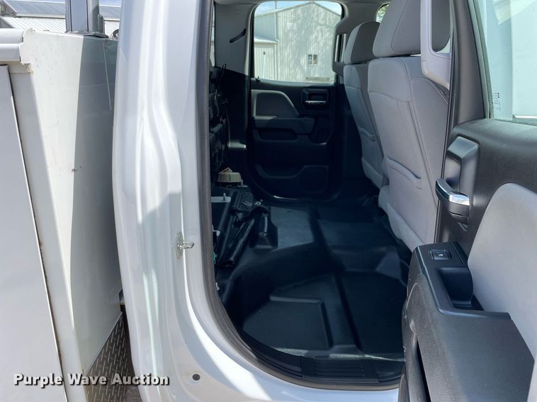 image for item LJ9632 2018 Chevrolet Silverado 2500HD  Double Cab utility bed pickup truck