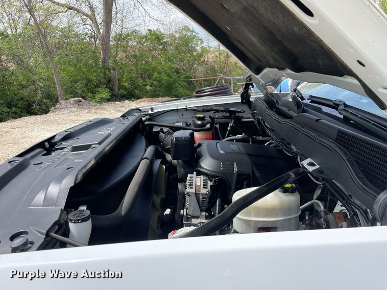 image for item LJ9632 2018 Chevrolet Silverado 2500HD  Double Cab utility bed pickup truck