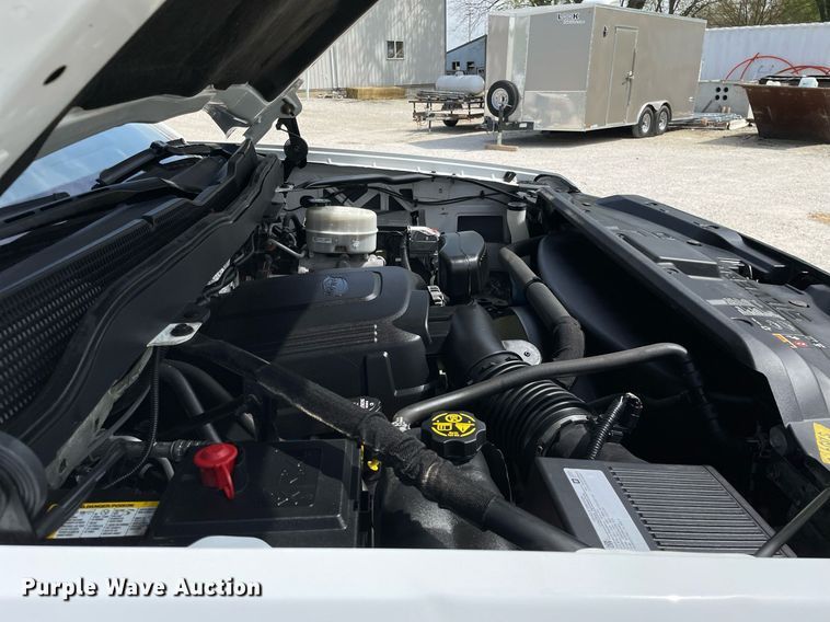 image for item LJ9632 2018 Chevrolet Silverado 2500HD  Double Cab utility bed pickup truck