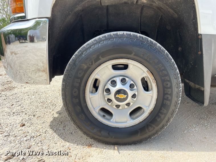 image for item LJ9632 2018 Chevrolet Silverado 2500HD  Double Cab utility bed pickup truck