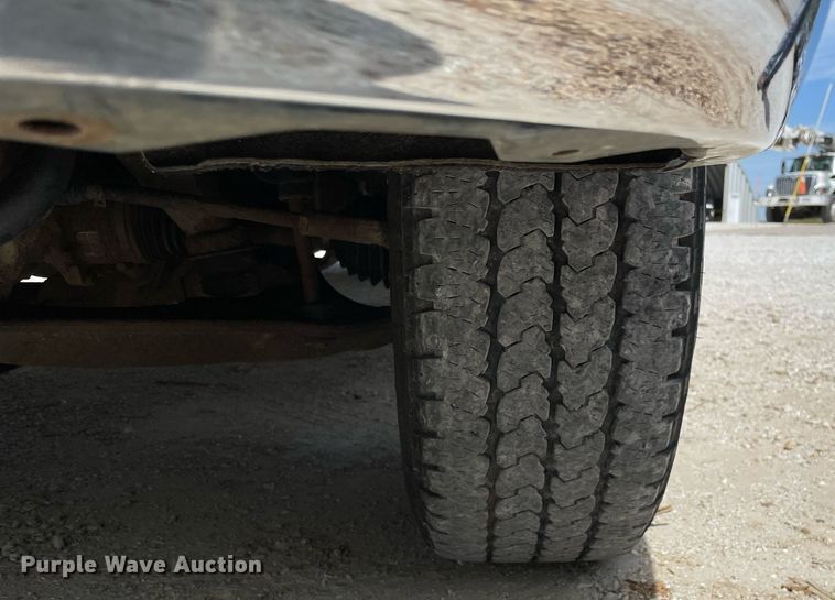 image for item LJ9632 2018 Chevrolet Silverado 2500HD  Double Cab utility bed pickup truck