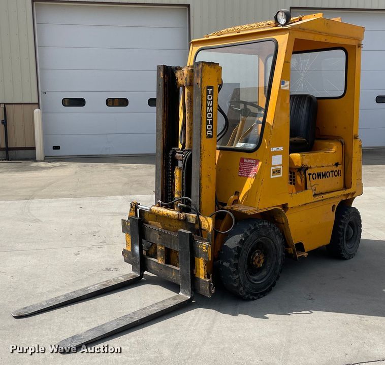 image for item LJ9638 Towmotor V50  forklift