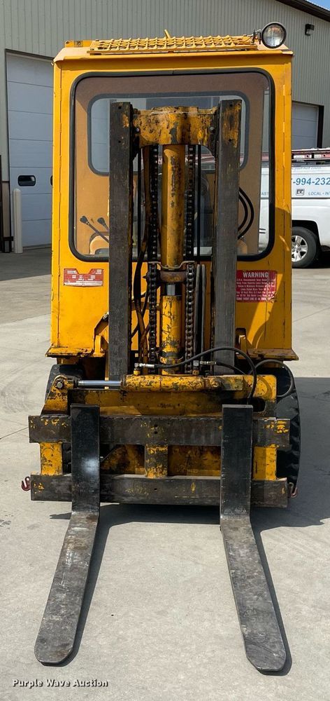 image for item LJ9638 Towmotor V50  forklift