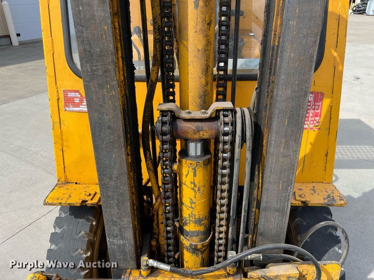 image for item LJ9638 Towmotor V50  forklift