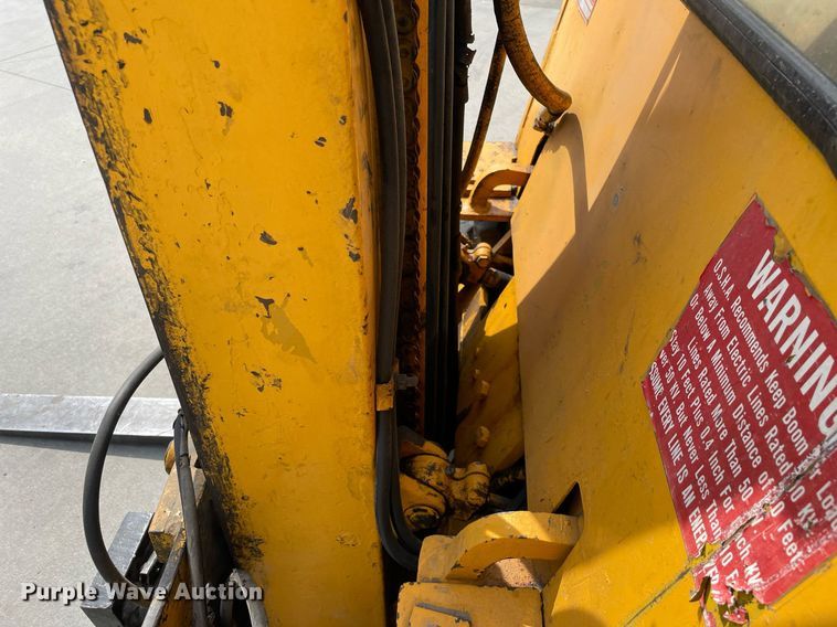 image for item LJ9638 Towmotor V50  forklift