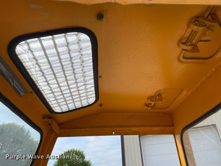 image for item LJ9638 Towmotor V50  forklift