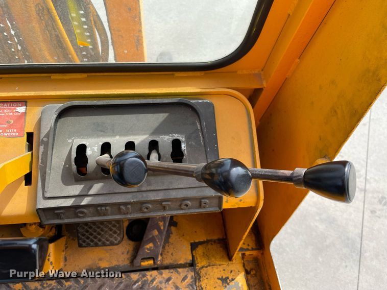 image for item LJ9638 Towmotor V50  forklift