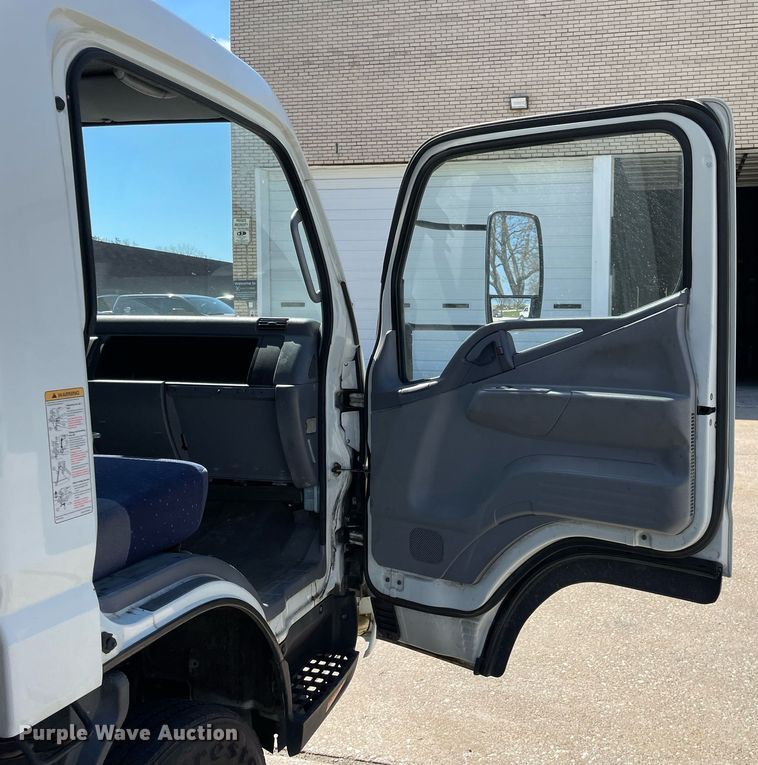 image for item LJ9641 2007 Mitsubishi Fuso FE84D  box truck