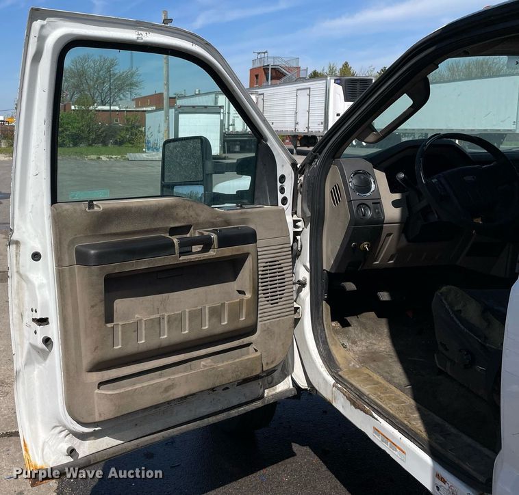 image for item LJ9650 2009  Ford F550 Super Duty XLT  box truck
