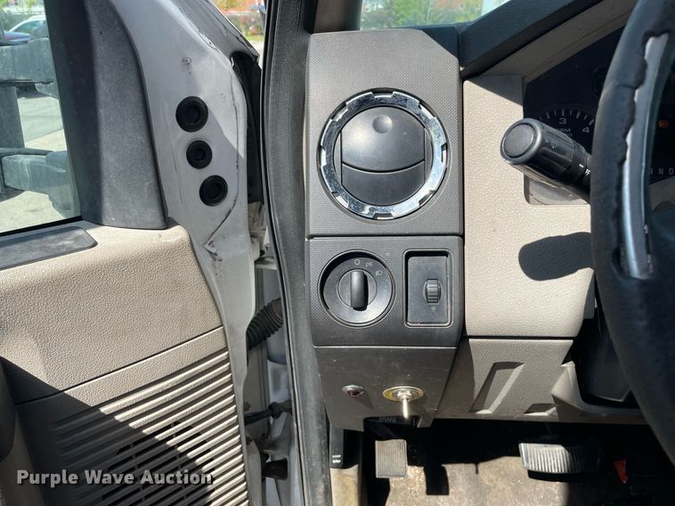 image for item LJ9650 2009  Ford F550 Super Duty XLT  box truck