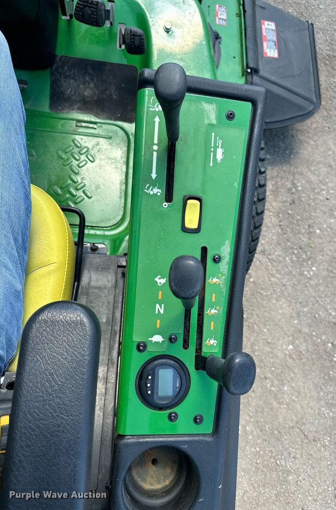 image for item LN9423 2017 John Deere 1580  lawn mower