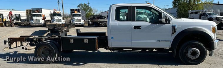 image for item LP9896 2017 Ford F550 Super Duty  SuperCab truck cab and chassis