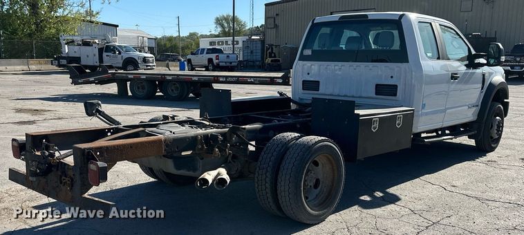 image for item LP9896 2017 Ford F550 Super Duty  SuperCab truck cab and chassis
