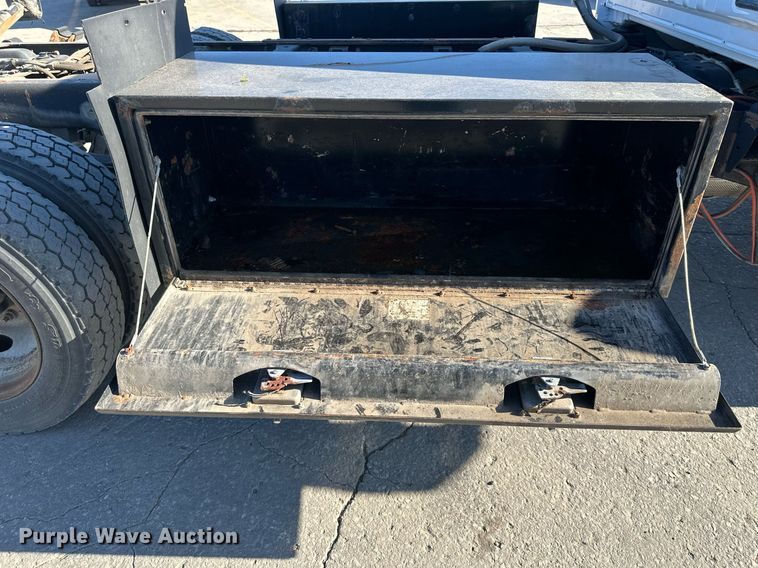 image for item LP9896 2017 Ford F550 Super Duty  SuperCab truck cab and chassis