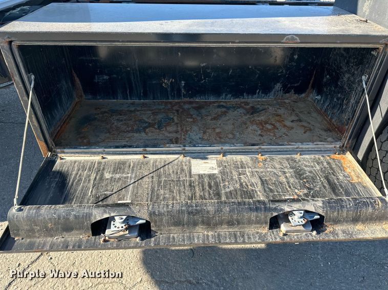 image for item LP9896 2017 Ford F550 Super Duty  SuperCab truck cab and chassis