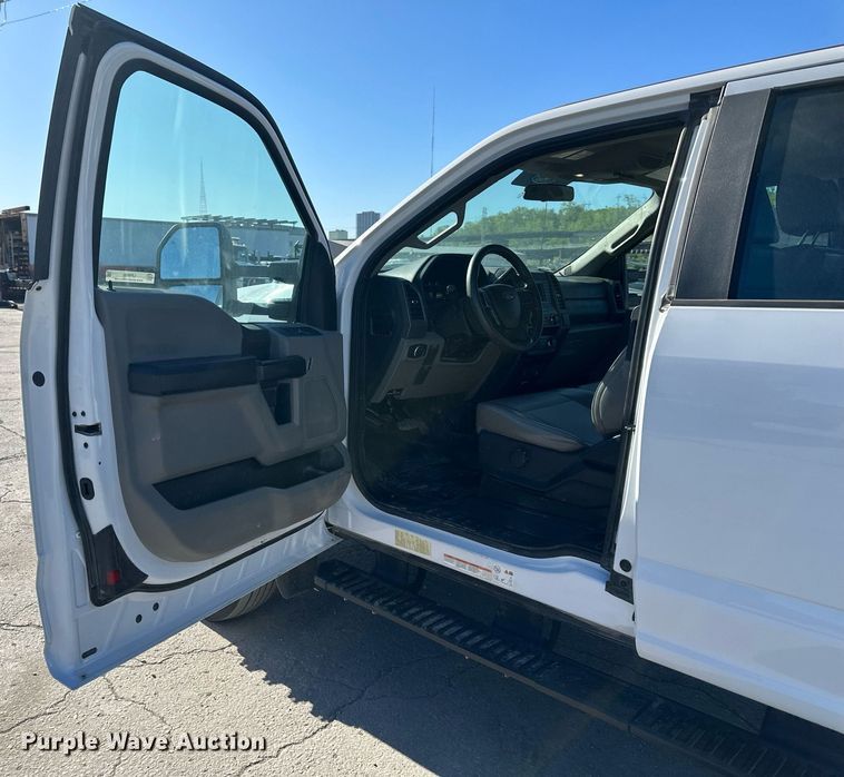 image for item LP9896 2017 Ford F550 Super Duty  SuperCab truck cab and chassis