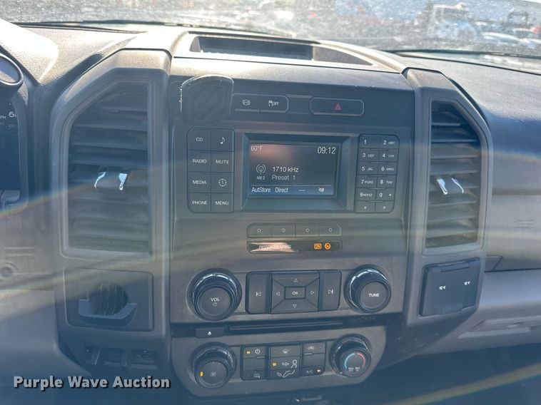 image for item LP9896 2017 Ford F550 Super Duty  SuperCab truck cab and chassis