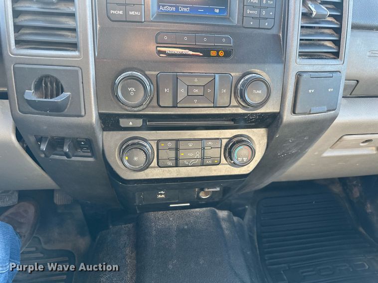 image for item LP9896 2017 Ford F550 Super Duty  SuperCab truck cab and chassis