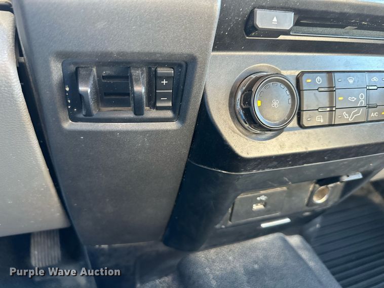 image for item LP9896 2017 Ford F550 Super Duty  SuperCab truck cab and chassis