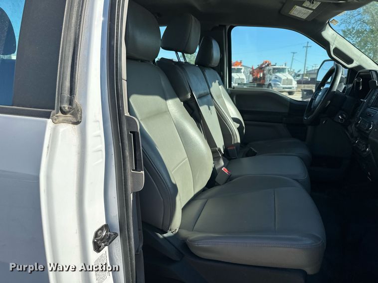 image for item LP9896 2017 Ford F550 Super Duty  SuperCab truck cab and chassis