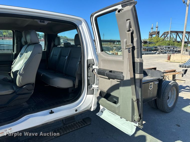 image for item LP9896 2017 Ford F550 Super Duty  SuperCab truck cab and chassis