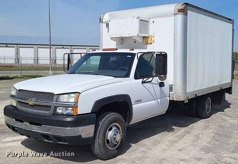 image for item LR9220 2004 Chevrolet Silverado 3500  refrigerated delivery truck