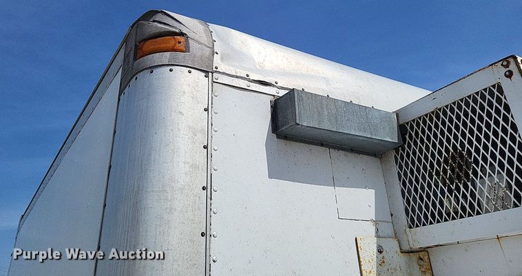 image for item LR9220 2004 Chevrolet Silverado 3500  refrigerated delivery truck