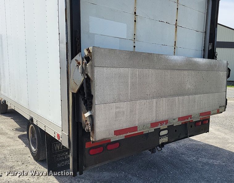 image for item LR9220 2004 Chevrolet Silverado 3500  refrigerated delivery truck