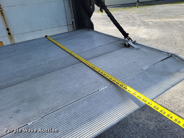 image for item LR9220 2004 Chevrolet Silverado 3500  refrigerated delivery truck