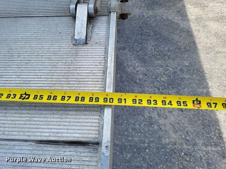 image for item LR9220 2004 Chevrolet Silverado 3500  refrigerated delivery truck