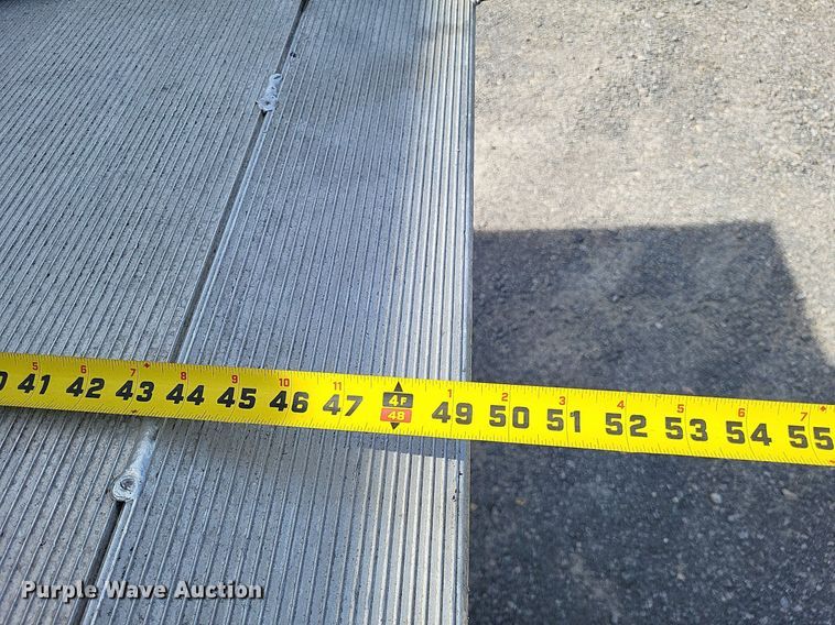 image for item LR9220 2004 Chevrolet Silverado 3500  refrigerated delivery truck