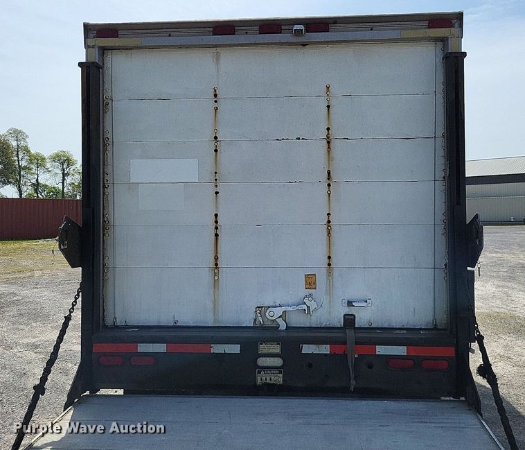 image for item LR9220 2004 Chevrolet Silverado 3500  refrigerated delivery truck