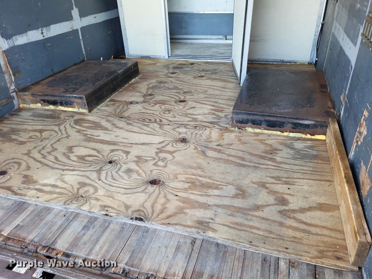 image for item LR9220 2004 Chevrolet Silverado 3500  refrigerated delivery truck