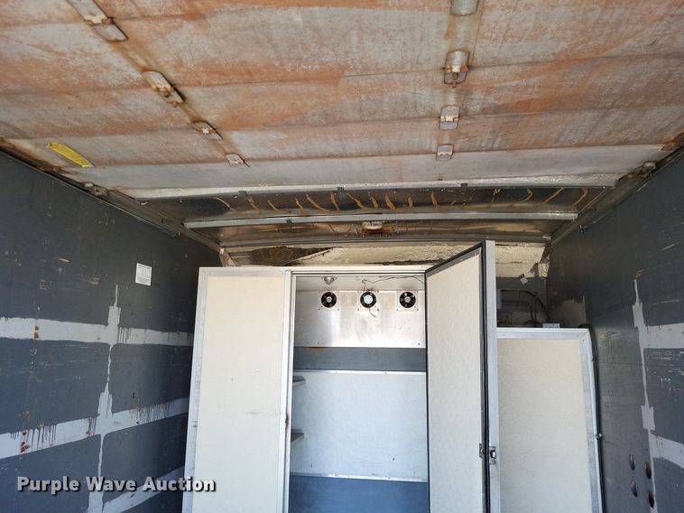 image for item LR9220 2004 Chevrolet Silverado 3500  refrigerated delivery truck