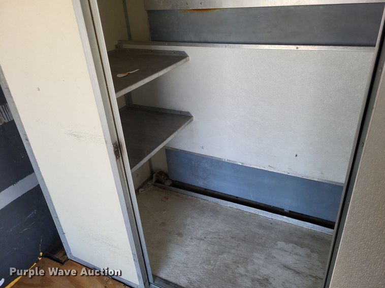 image for item LR9220 2004 Chevrolet Silverado 3500  refrigerated delivery truck